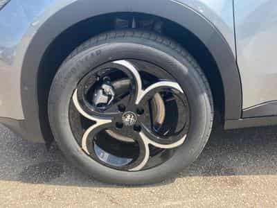 Alfa-Romeo JUNIOR 1.2 IBRIDA 145 SPECIALE E-DCT6 (2026) - Foto 9
