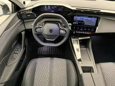 Peugeot 308 Hybrid 145 e-DCS6 Allure (2025) - Photo 13