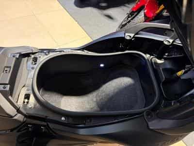 Yamaha T-Max Tech Max (2024) - Photo 14