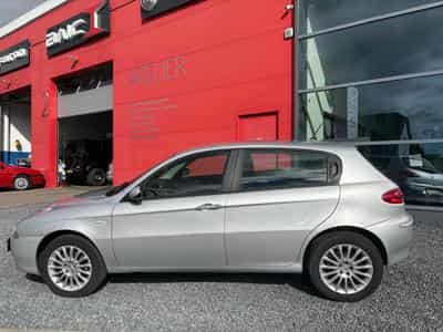 Alfa-Romeo 147 1.9 JTD (2008) - Foto 3