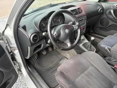 Alfa-Romeo 147 1.9 JTD (2008) - Foto 10