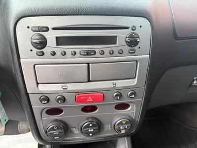 Alfa-Romeo 147 1.9 JTD (2008) - Foto 11