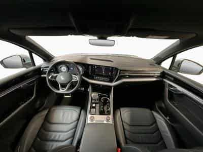 VW Touareg R-Line+DSG+V6+4M+AHK+Luft. (2023) - Foto 2