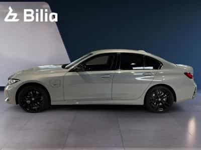 BMW 330 330e xDrive M Sport (2023) - Foto 3