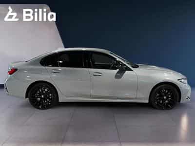 BMW 330 330e xDrive M Sport (2023) - Foto 4
