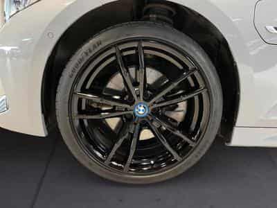 BMW 330 330e xDrive M Sport (2023) - Foto 9