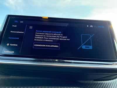 PEUGEOT 2008 1.2 Hybrid 145ch GT e-DCS6 (2025) - Foto 9