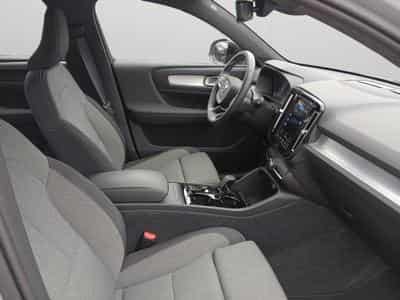 Volvo XC40 Plus Dark B3 Mild Hybrid (2025) - Foto 15