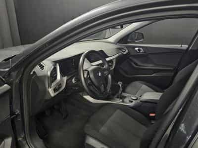 BMW 118 Business (2021) - Foto 9