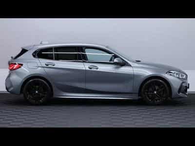 BMW 118 i M SPORT Steptronic (2023) - Foto 4
