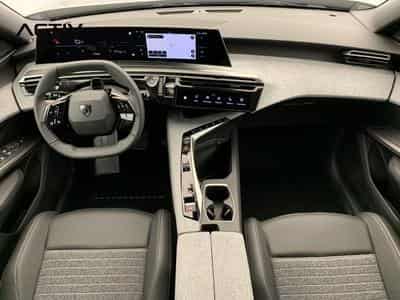 Peugeot 5008 Hybrid 145 e-DCS6 Allure (2026) - Photo 12