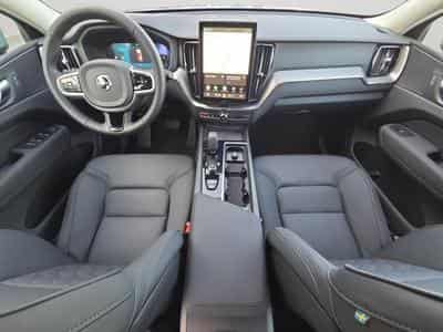 Volvo XC60 Facelift B5 Core / Essence (2025) - Foto 3