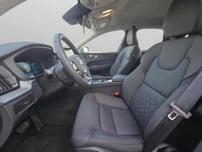 Volvo XC60 Facelift B5 Core / Essence (2025) - Foto 10