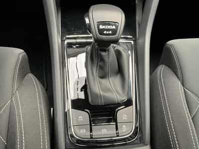 Skoda Karoq Sportline+DSG+4x4+P.Travel+StandH.+P.Performance+Canton (2024) - Foto 12