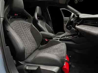 Audi RS3 NEW MODEL / GARANTIE-AUDI-2029 / RS-SEATS/ PACK CARBON (2026) - Foto 4