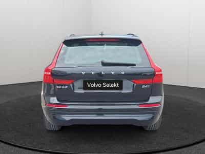 Volvo XC60 B4 AWD Core / Diesel (2022) - Foto 4