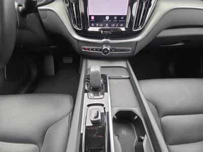 Volvo XC60 B4 AWD Core / Diesel (2022) - Foto 11
