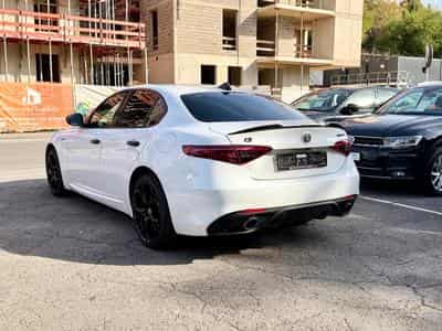Alfa-Romeo Giulia 2.0 Turbo 280 AT Q4 Veloce (2019) - Foto 4