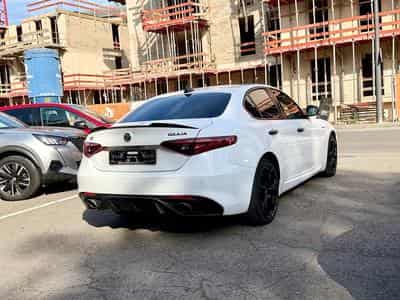 Alfa-Romeo Giulia 2.0 Turbo 280 AT Q4 Veloce (2019) - Foto 6