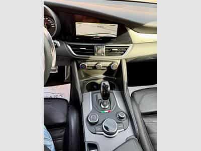 Alfa-Romeo Giulia 2.0 Turbo 280 AT Q4 Veloce (2019) - Foto 12