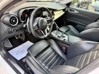 Alfa-Romeo Giulia 2.0 Turbo 280 AT Q4 Veloce (2019) - Foto 7