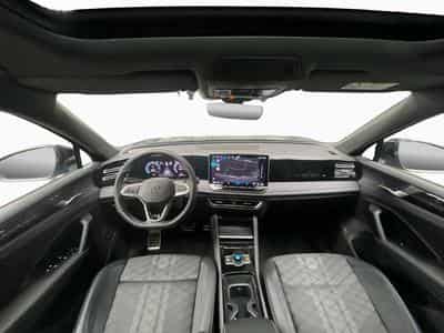 VW Tiguan R-Line+DSG+AHK+P.Confort+LM20+MatrixHD+P.Info.+Black-Style (2025) - Foto 2