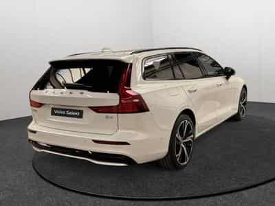 Volvo V60 B4 Ultra Dark / Essence (2025) - Photo 5