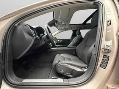 Volvo V60 B4 Plus Dark / Essence 2026 (2025) - Photo 9