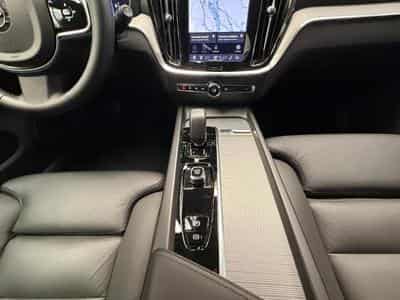 Volvo V60 B4 Plus Dark / Essence 2026 (2025) - Photo 11