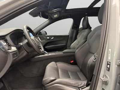 Volvo XC60 Facelift B5 AWD Plus Black Edition / Essence 2026 (2025) - Photo 9