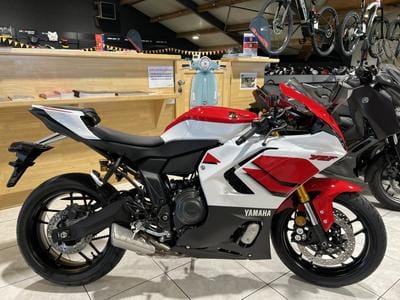 Yamaha R7 (2026) - Photo 10