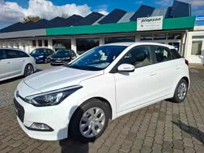 Hyundai i20 1.4 Trend Aut. KLIMA USB SHZ TEMPOMAT (2017) - Foto 1