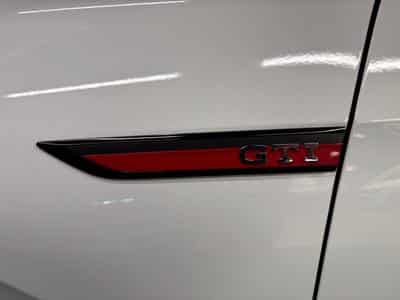 VW Golf GTI Clubsport 2.0 TSI 300cv (2022) - Foto 9