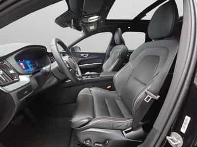 Volvo XC60 B5 AWD Plus Dark / Essence (2025) - Foto 11