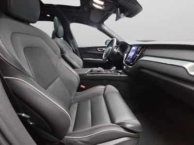 Volvo XC60 B5 AWD Plus Dark / Essence (2025) - Foto 13