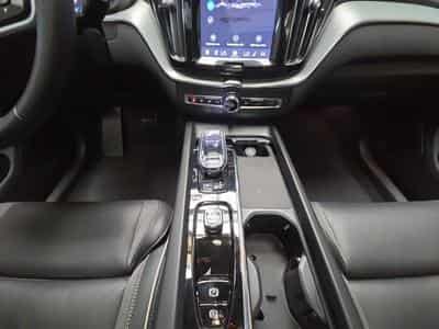 Volvo XC60 B5 AWD Plus Dark / Essence (2025) - Foto 8