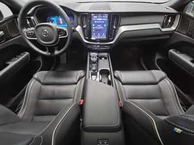 Volvo XC60 B5 AWD Plus Dark / Essence (2025) - Foto 9