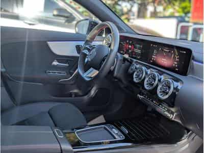 Mercedes CLA 200 Shooting Brake AMG LINE * CAMERA 360 * PANORAMA * 7G-DCT (2025) - Foto 7