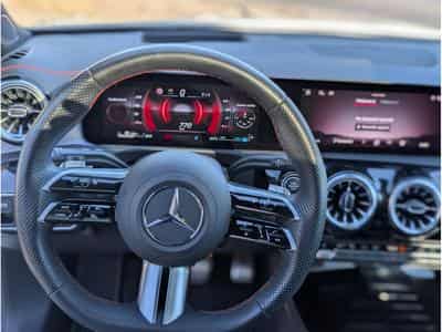 Mercedes CLA 200 Shooting Brake AMG LINE * CAMERA 360 * PANORAMA * 7G-DCT (2025) - Foto 8