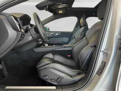 Volvo V60 Plus Dark (2025) - Photo 9