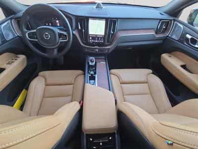 Volvo XC60 B5 AWD Ultra Dark / Essence (2025) - Foto 10