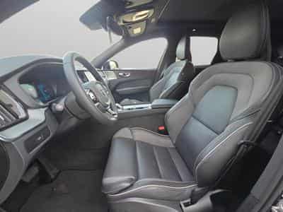 Volvo XC60 B5 AWD Ultra Dark / Essence (2025) - Foto 9