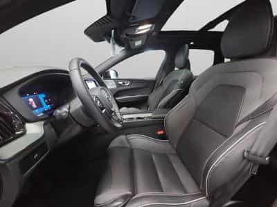 Volvo XC60 B5 AWD Ultra Dark / Essence (2025) - Foto 10