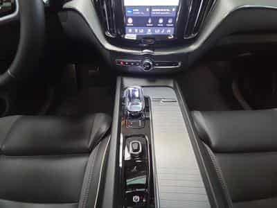Volvo XC60 B5 AWD Ultra Dark / Essence (2025) - Foto 11