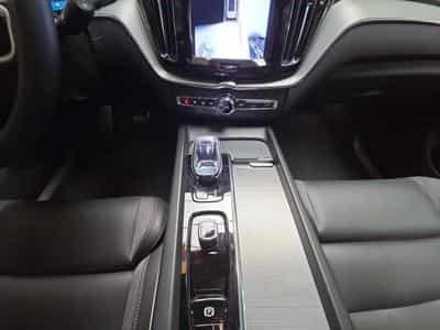 Volvo XC60 B5 AWD Plus Dark / Essence (2025) - Foto 11