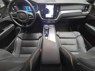 Volvo XC60 B5 AWD Plus Dark / Essence (2025) - Foto 3