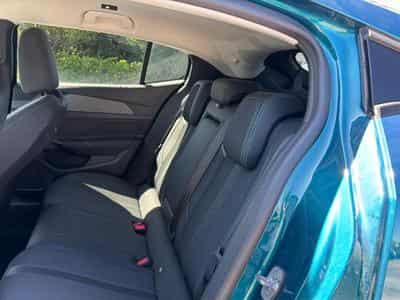Peugeot 408 HYBRID 145 ALLURE E-DCS6 (2025) - Foto 14