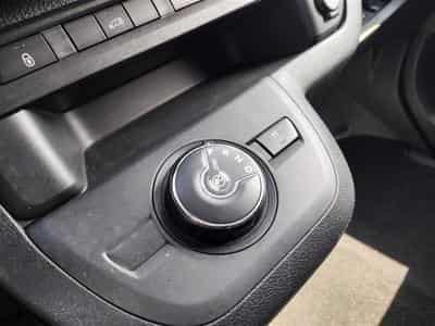 Peugeot Expert 2.0 BlueHDi EAT8 L2 NAVI CLIM / TEL / PDC AV-AR (2023) - Foto 13