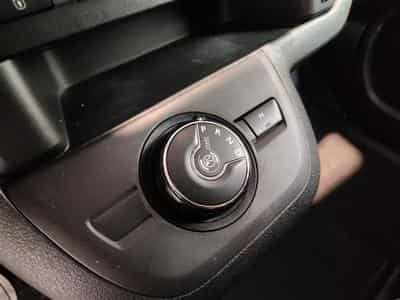 Peugeot Expert 2.0 BlueHDi EAT8 L2 NAVI CLIM / TEL / PDC AV-AR (2023) - Foto 13
