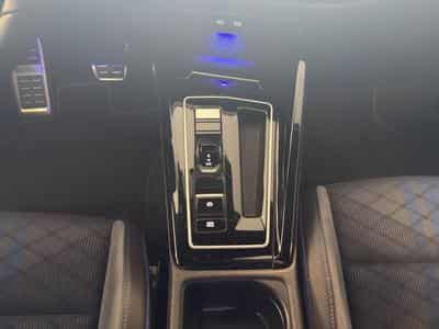 VW Golf PERFORMANCE (2024) - Foto 12